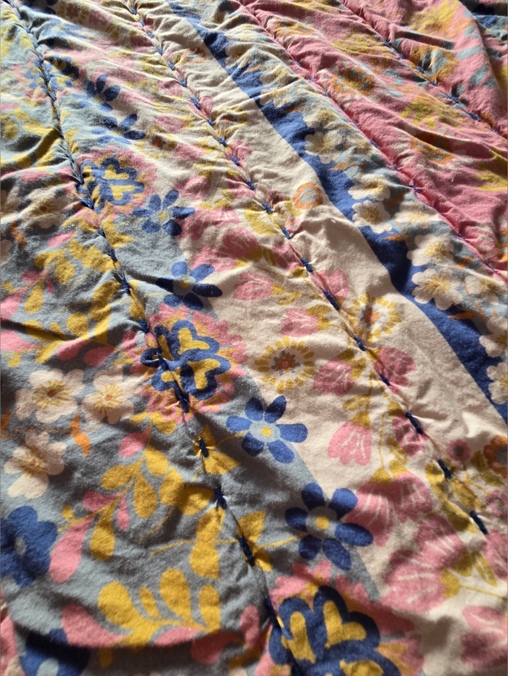 ✌️🌻 NATURAL LIFE 🌻✌️| Vintage-Inspired Pink & Yellow Quilted Bedspread - Picture 4 of 6